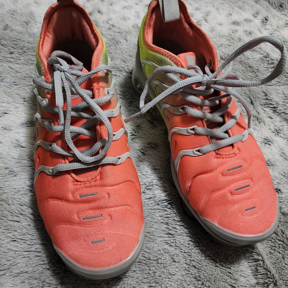 Womens size 8 orange/yellow/gray vapormax plus